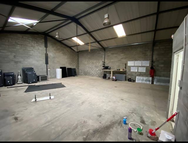 150M² WAREHOUSE TO LET IN STRAND INDUSTRIA